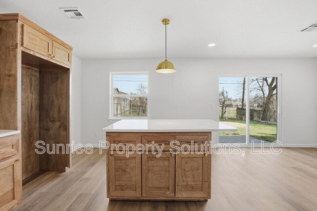 Building Photo - 644 Hunters Hill Rd