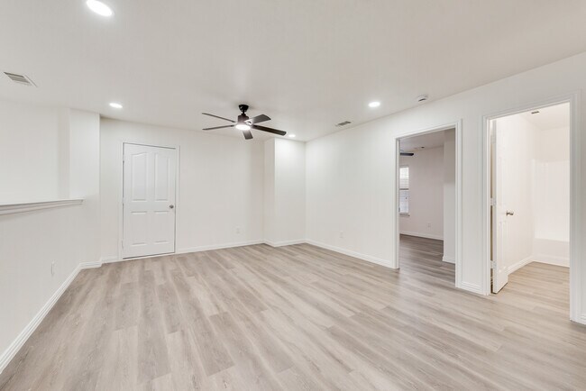 Building Photo - 10832 Hawks Landing Rd