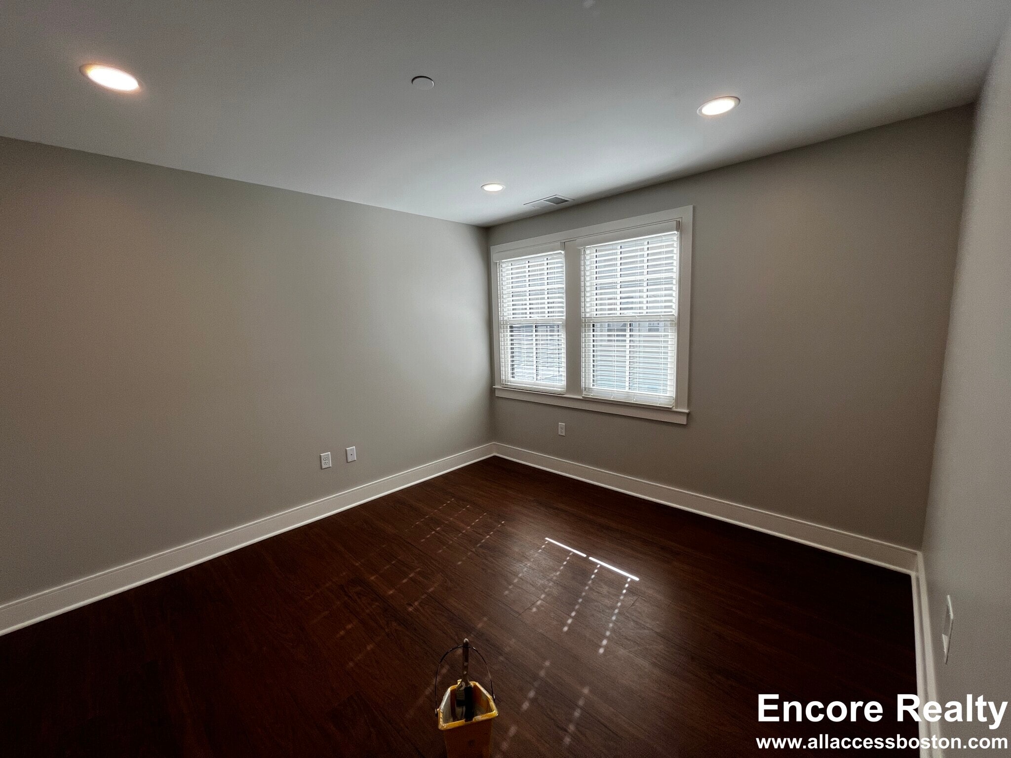 Building Photo - 390 Harvard St