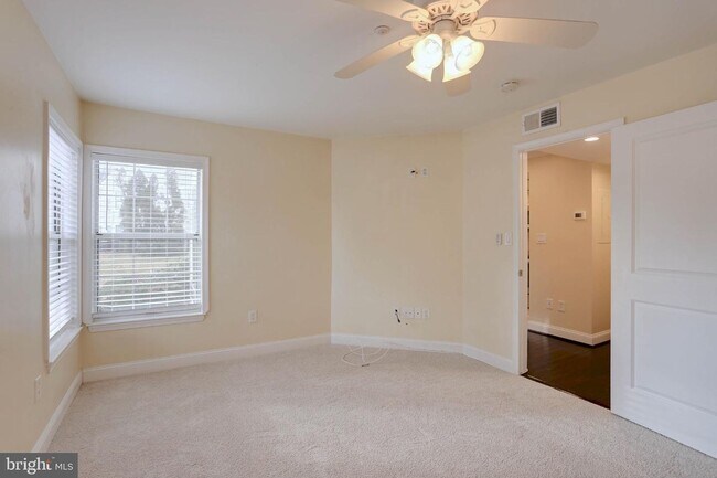 Building Photo - 1st Floor Bowie Condo