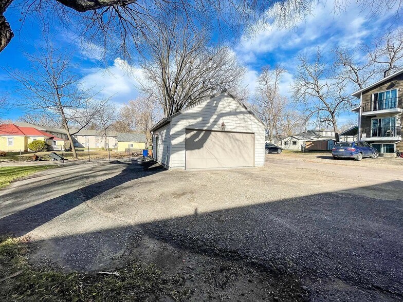 Building Photo - 811 7th St