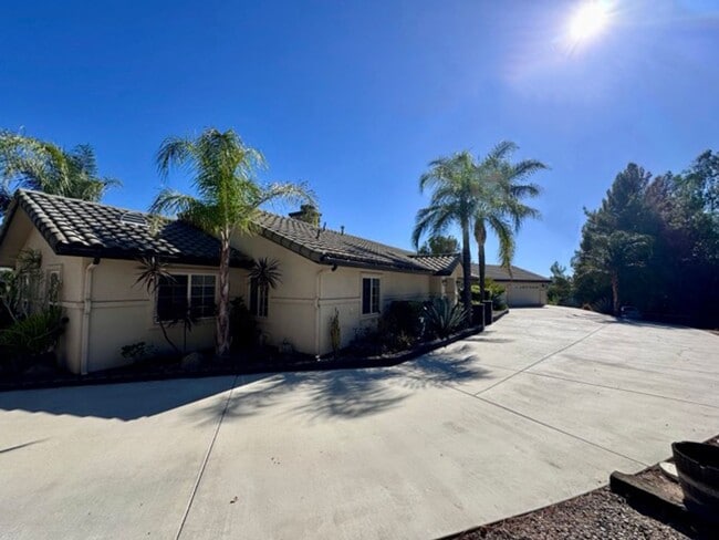 Building Photo - Move in Special! Move in by November 1st a...