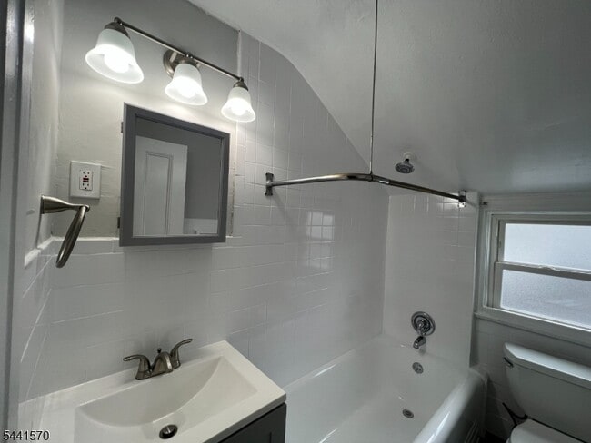 Building Photo - 206 Bellevue Ave
