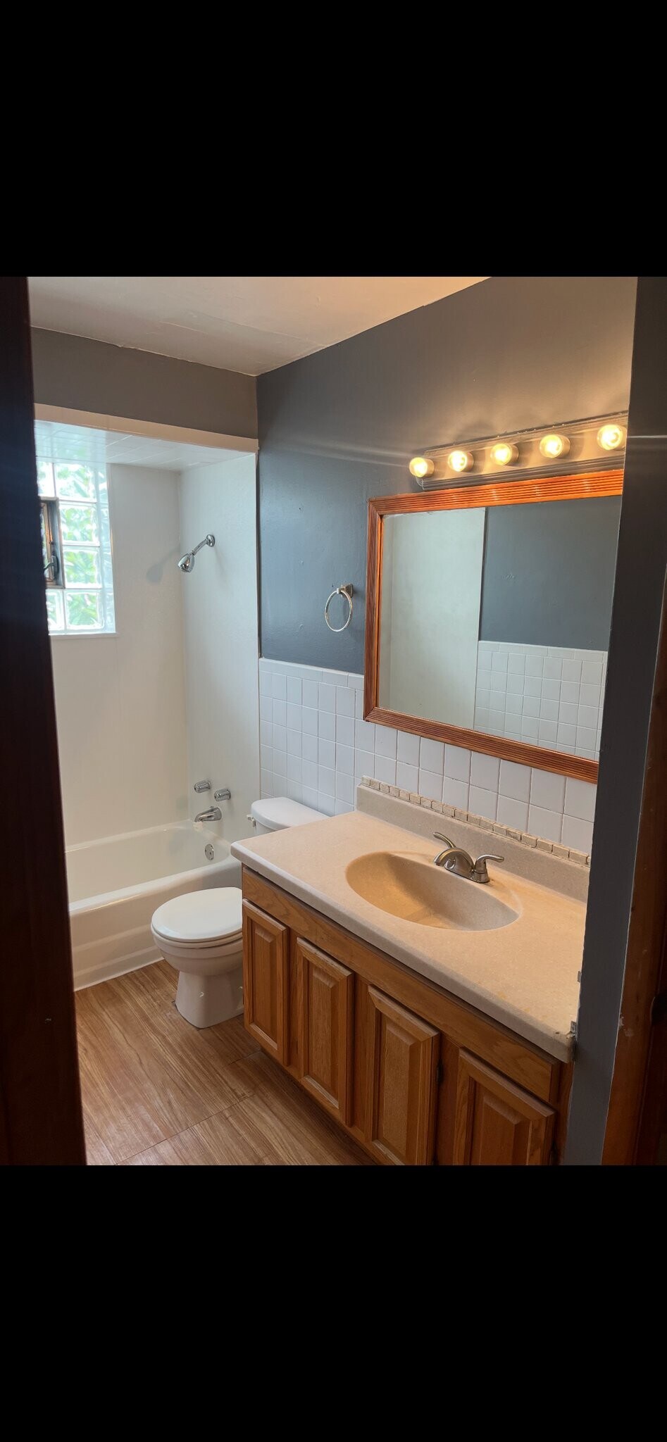 Building Photo - 100 Vana Dr