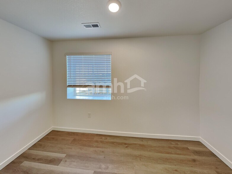 Building Photo - 26132 E Calhoun Pl
