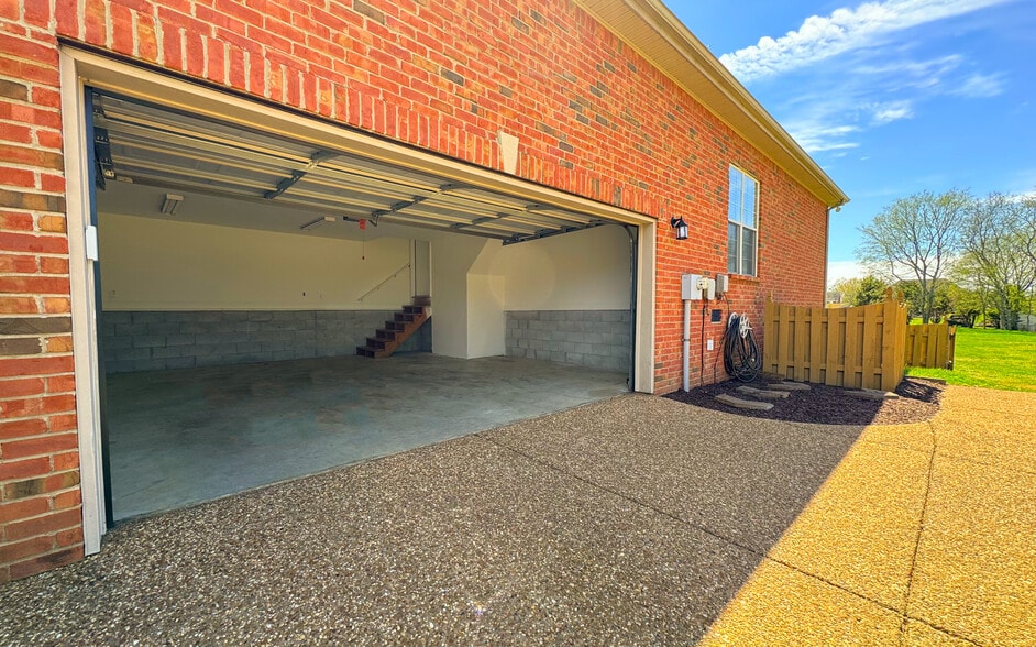 Building Photo - 806 Muscogee Way