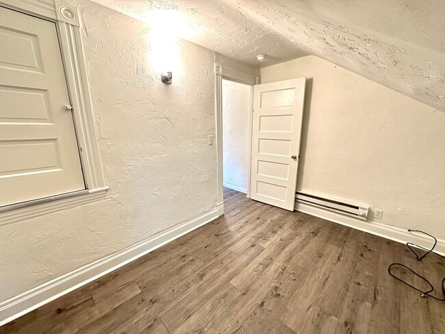 Building Photo - Updated 4 Bed, 1 Bath Home in Hazelwood - Central AC & Heat, Minutes from Downtown - Available Now!