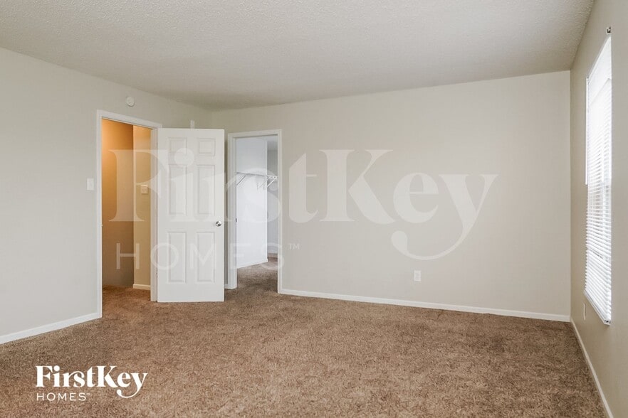 Building Photo - 6140 Monteo Dr