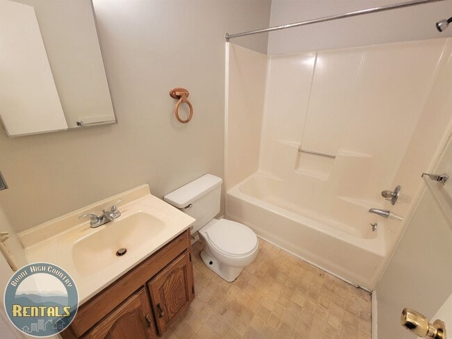 Building Photo - 4bd Upper Unit In Duplex Right Off New Market And Close To ASU