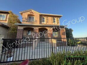 Building Photo - Spacious 4-Bed, 3-Bath Townhouse Retreat at The Gated Community at the Cottages