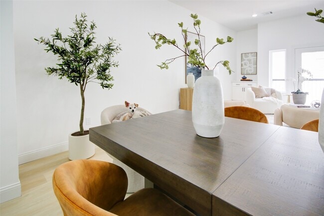 Building Photo - 1214 W 24th St