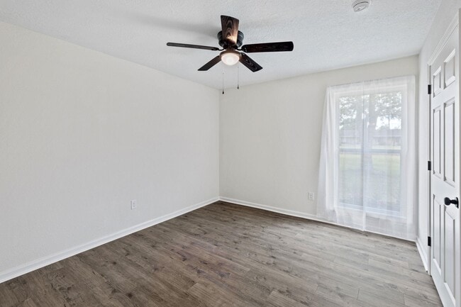 Building Photo - 3579 Oakwood Dr