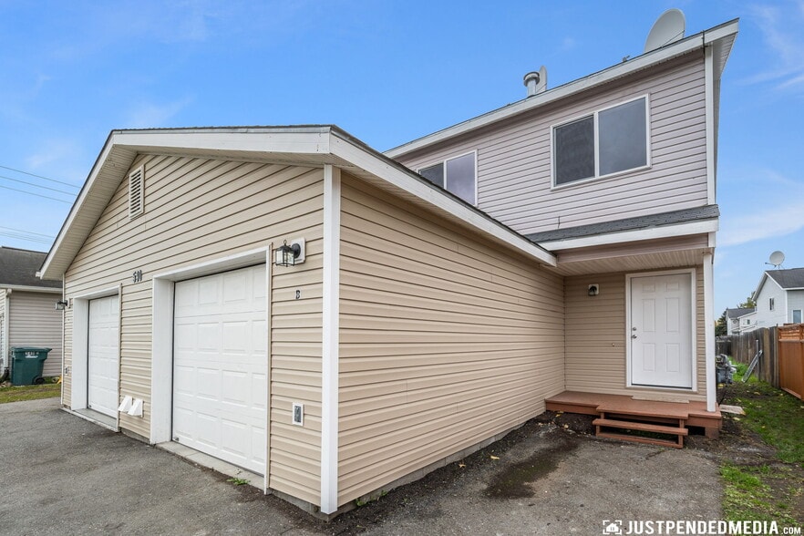 Unit B - 530 Bitterroot Cir