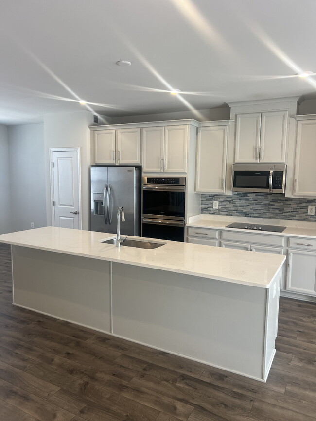 Building Photo - 1833 Sag Harbor Ln