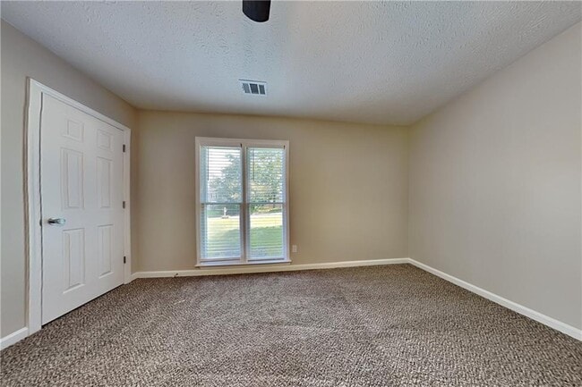 Building Photo - 677 Longbow Ct