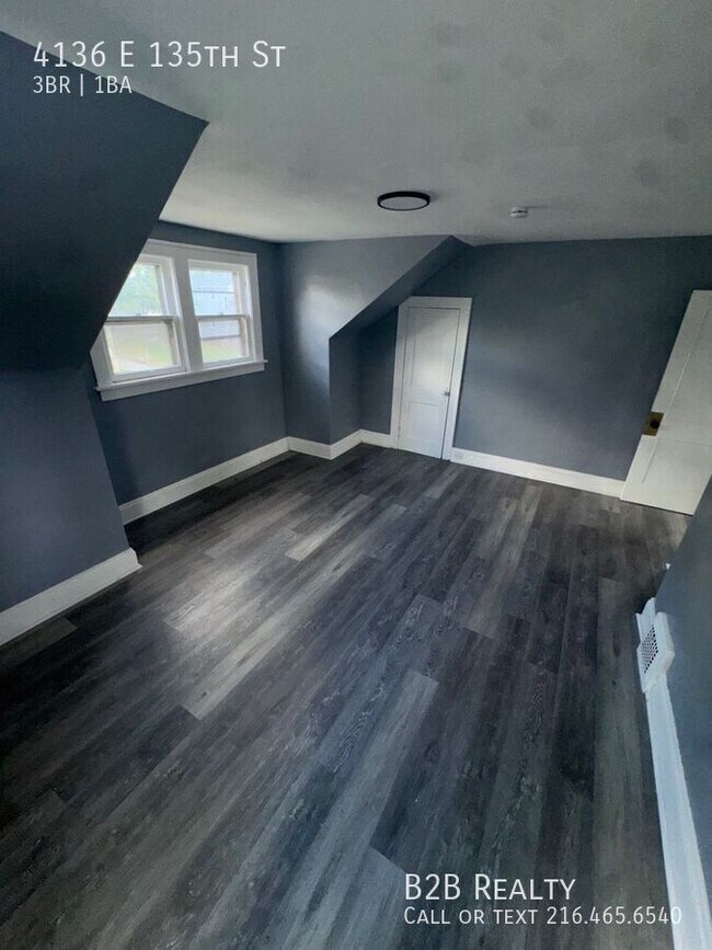 Building Photo - 4136 E 135th St