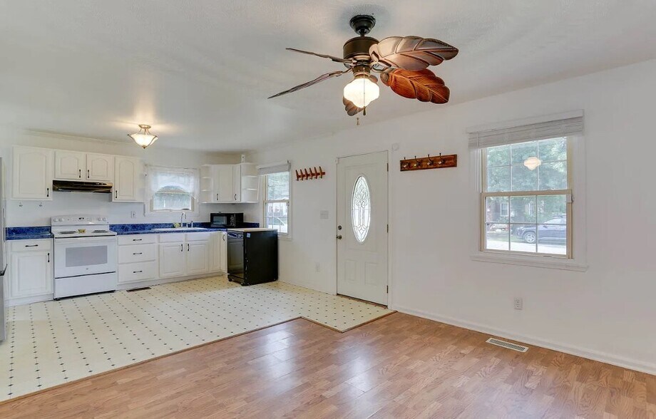 Building Photo - 39 Appomattox Ave