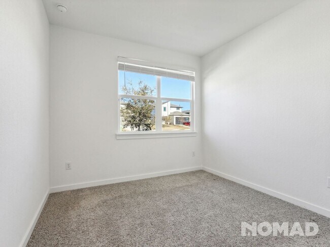 Building Photo - 4 Bedroom, 3 Bathroom Single Family Home i...