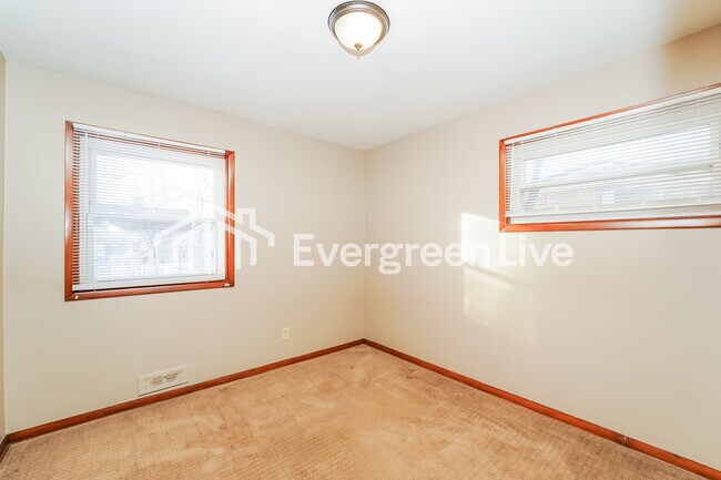 Building Photo - 19200 Mayfair Ln