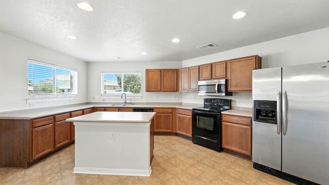 Building Photo - 4527 Summer Fall