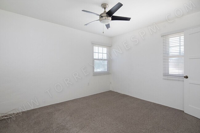 Building Photo - Upstairs Two Bedroom with Lots of Light in Great Pacific Beach Location!