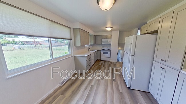 Building Photo - 4675 Holland St