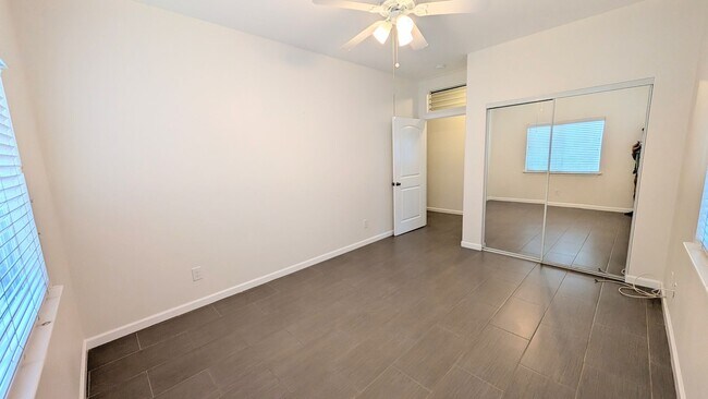 Building Photo - Spacious 4 bed 3 bath home near Diamond Head