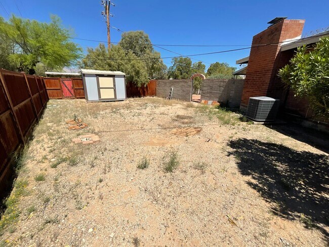 Building Photo - Eastside home with privacy on cul-de-sac