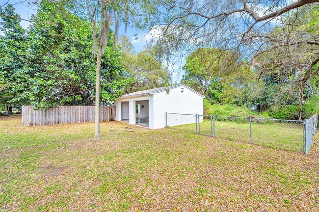 Building Photo - 1280 NE 115th St