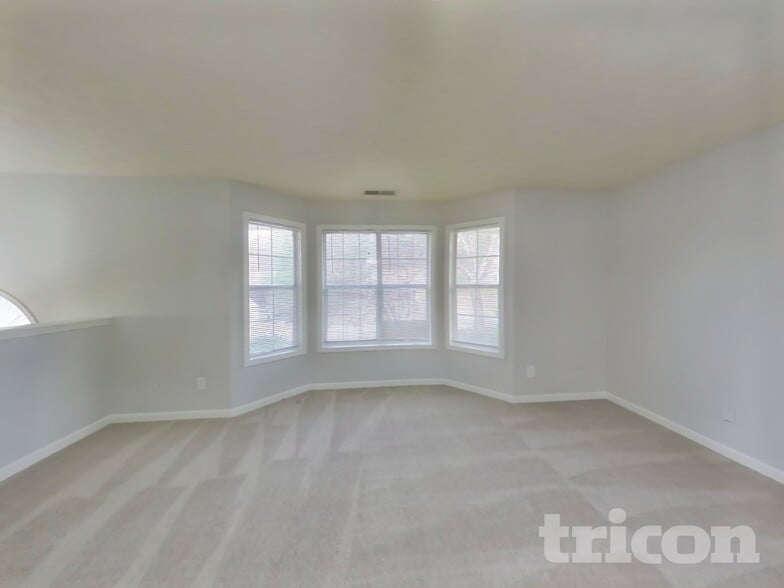 Building Photo - 3935 Piper Glen Dr NE