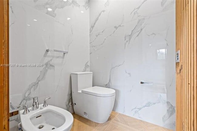 Building Photo - 6124 Paradise Point Dr