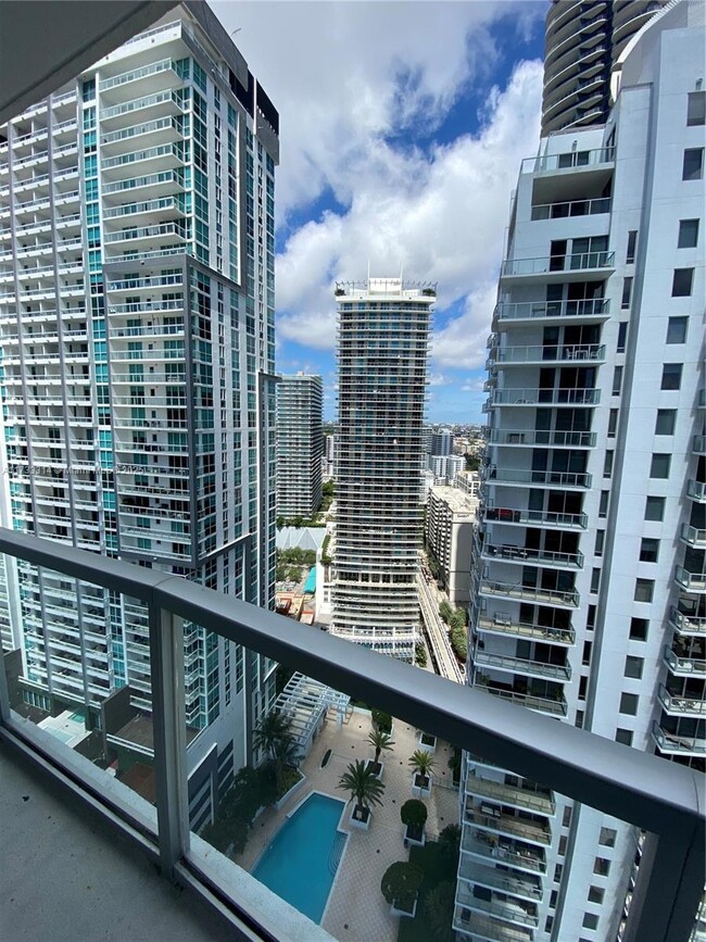 Building Photo - 1060 Brickell Ave