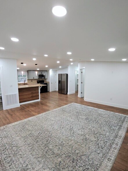 Building Photo - 64 P J Dr