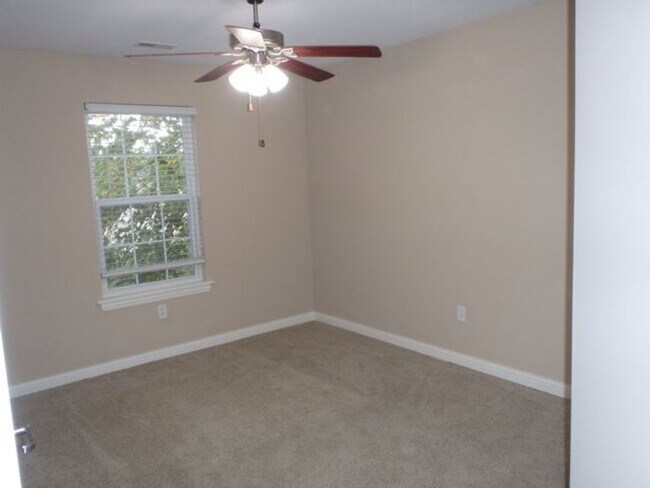 Building Photo - 2501 McClure Dr