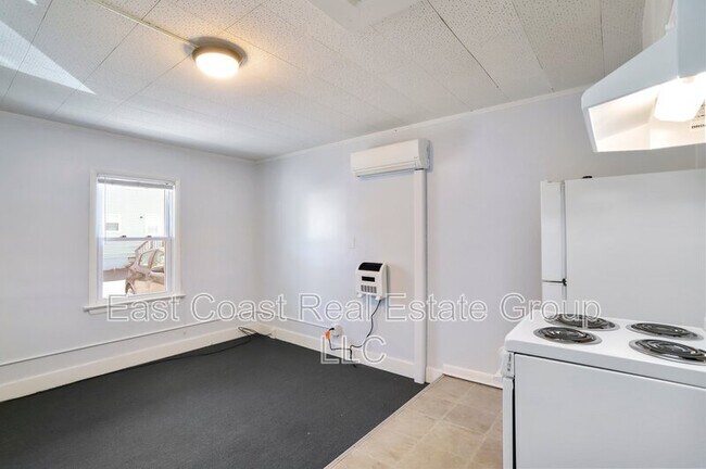 Building Photo - 13628 Pennsylvania Ave