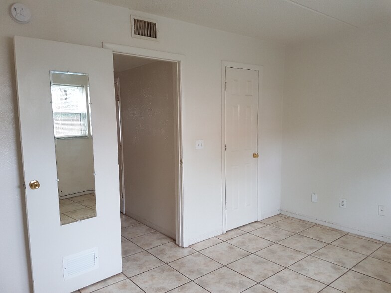 Building Photo - 245 N Halifax Ave