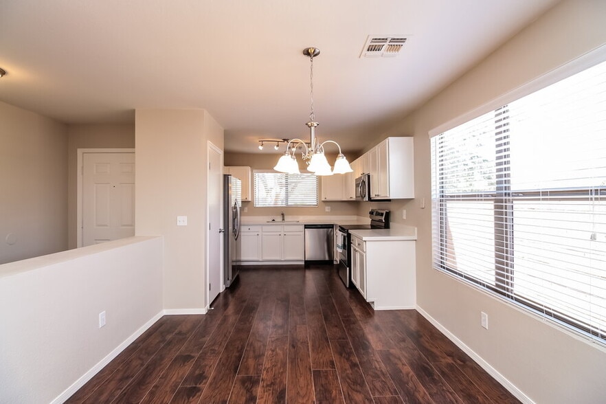 Building Photo - 1538 S Danielson Wy