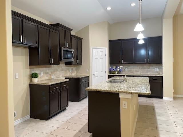 Building Photo - 507 Altozano Dr