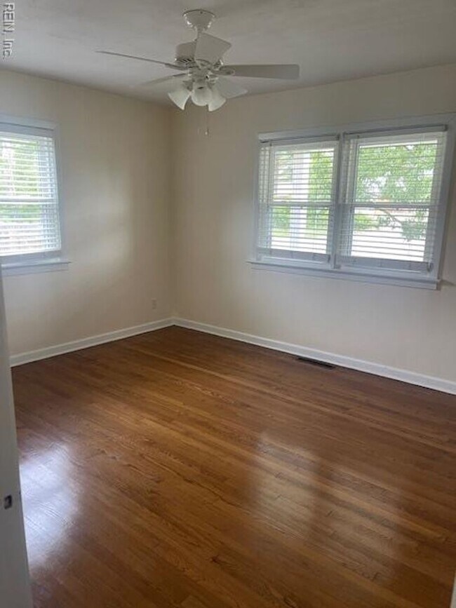 Building Photo - FOR RENT - SHORE DR / BAY AREA VIRGINIA BE...