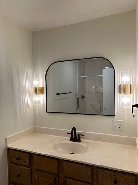 Full bath - 8817 N Picture Ridge Rd