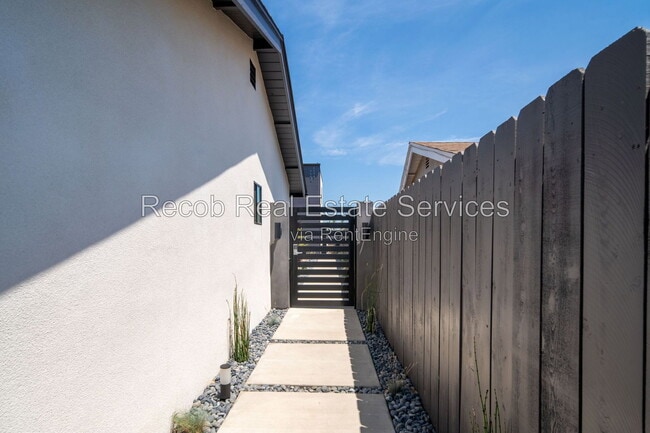 Building Photo - 6644 Rockglen Ave
