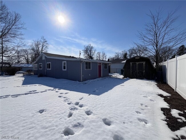 Building Photo - 38599 Plains Ct