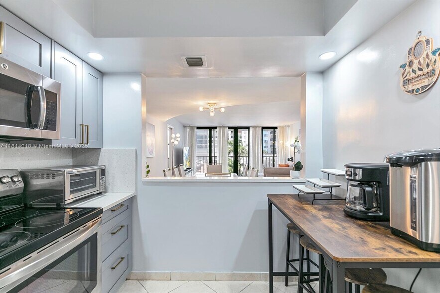 Building Photo - 2401 S Ocean Dr