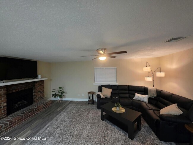 Building Photo - 410 4th St