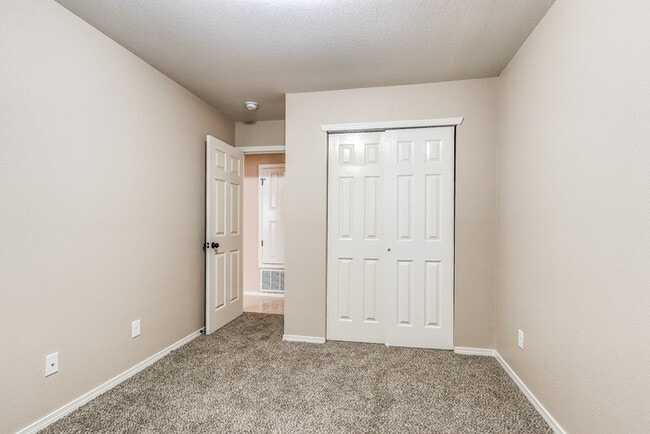 Building Photo - Immaculate Eastside 4-bedroom home in El P...