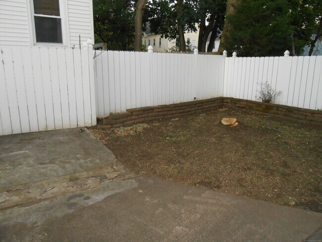 Building Photo - 631 Whalley Ave
