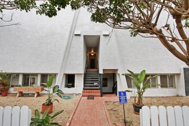 Building Photo - 33 Eastwind