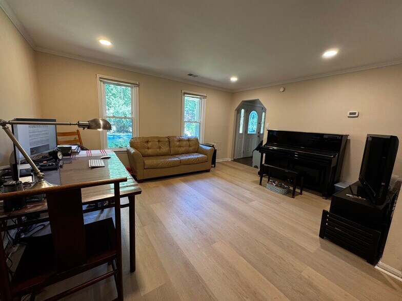 Building Photo - 12129 Holly Knoll Cir