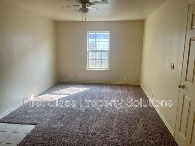 Building Photo - 1132 N Gardner Ave