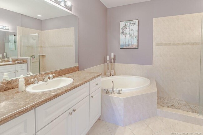 Building Photo - 2371 SW Carriage Hill Terrace